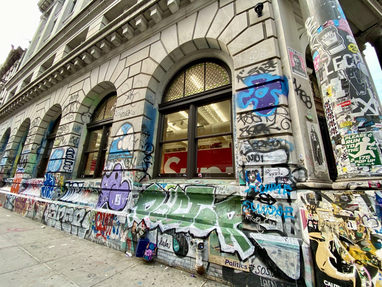 Supreme's wall in the downtown